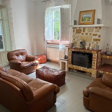Villa Grasta, Nuova Esclusiva Con Piscina Capaci