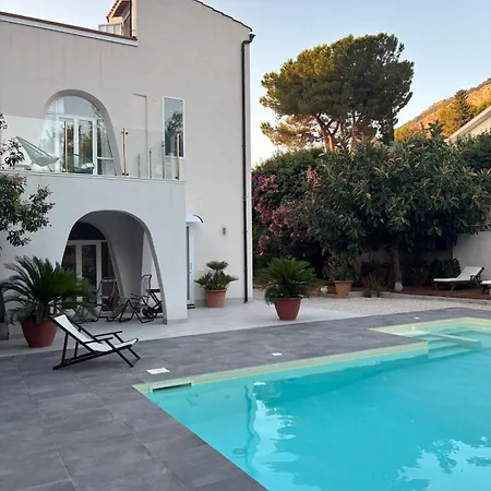 Villa Grasta, Nuova Esclusiva Con Piscina