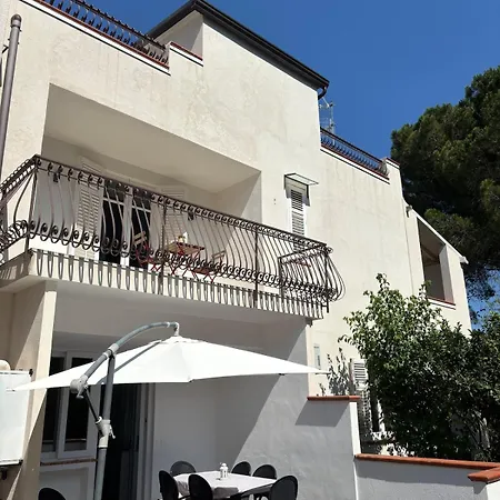 Grasta, Nuova Esclusiva Con Piscina Villa